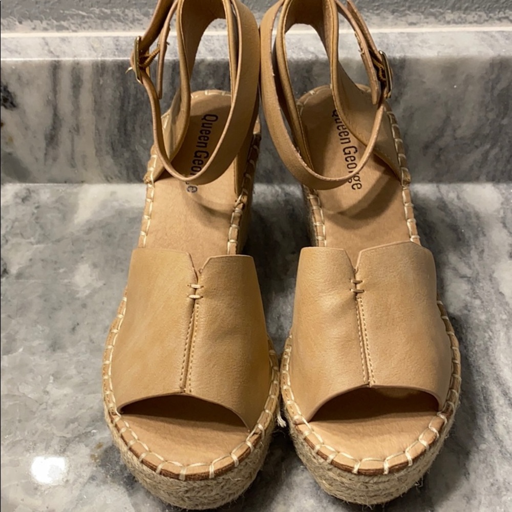 Brand new size 6 tan wedges